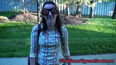 girls gone hypno|Girls Gone Hypnotized Jennifer Obeys, uploaded by Sleepless。